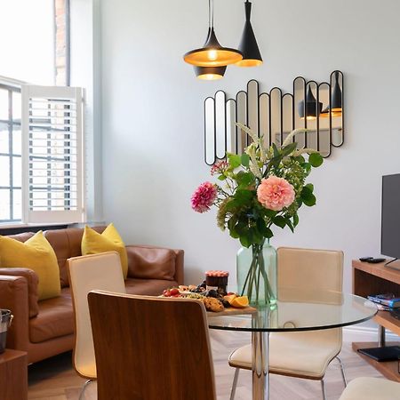 Elliot Oliver - Stylish 2 Bedroom Town Centre Apartment Cheltenham Esterno foto