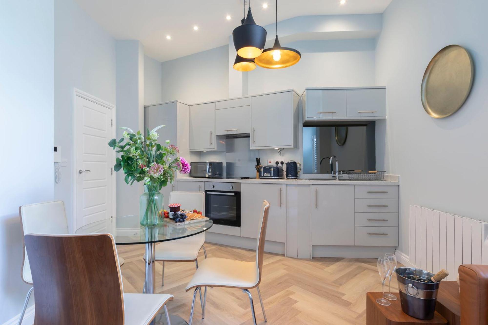 Elliot Oliver - Stylish 2 Bedroom Town Centre Apartment Cheltenham Esterno foto