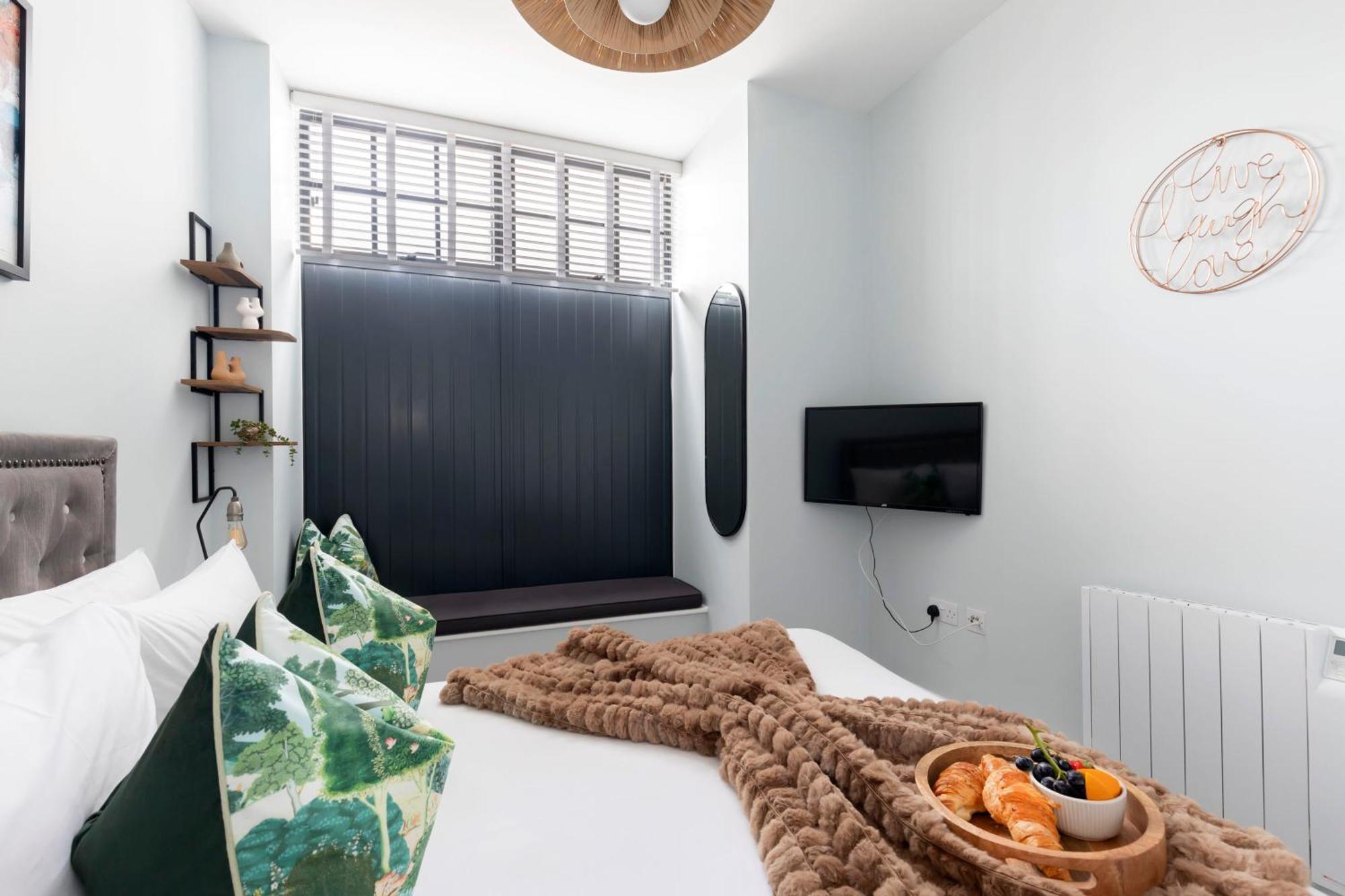 Elliot Oliver - Stylish 2 Bedroom Town Centre Apartment Cheltenham Esterno foto