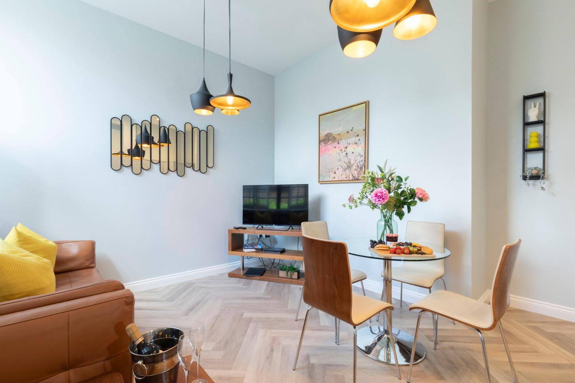 Elliot Oliver - Stylish 2 Bedroom Town Centre Apartment Cheltenham Esterno foto